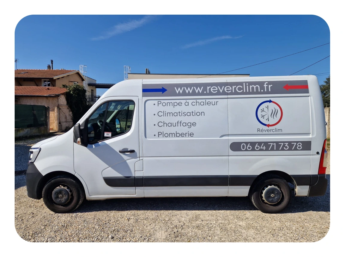 Photo du camion de Réverclim - entreprise pompe a chaleur Meyzieu
