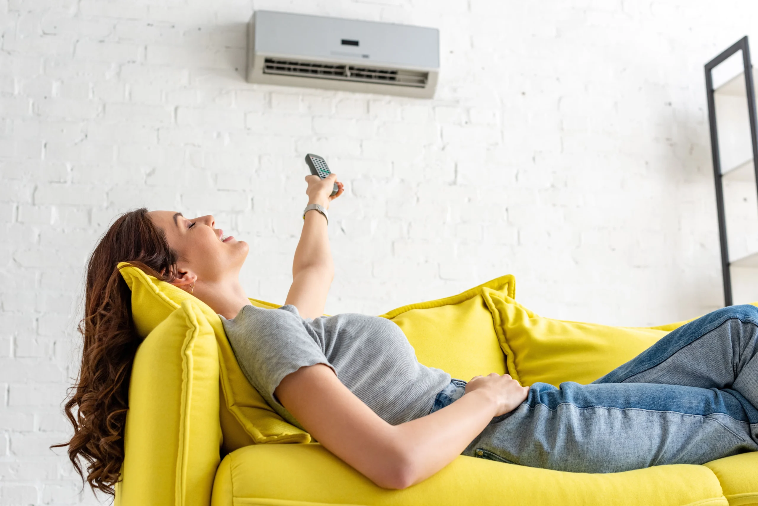 Installation de climatisation réversible dans une maison pour un confort optimal en été comme en hiver