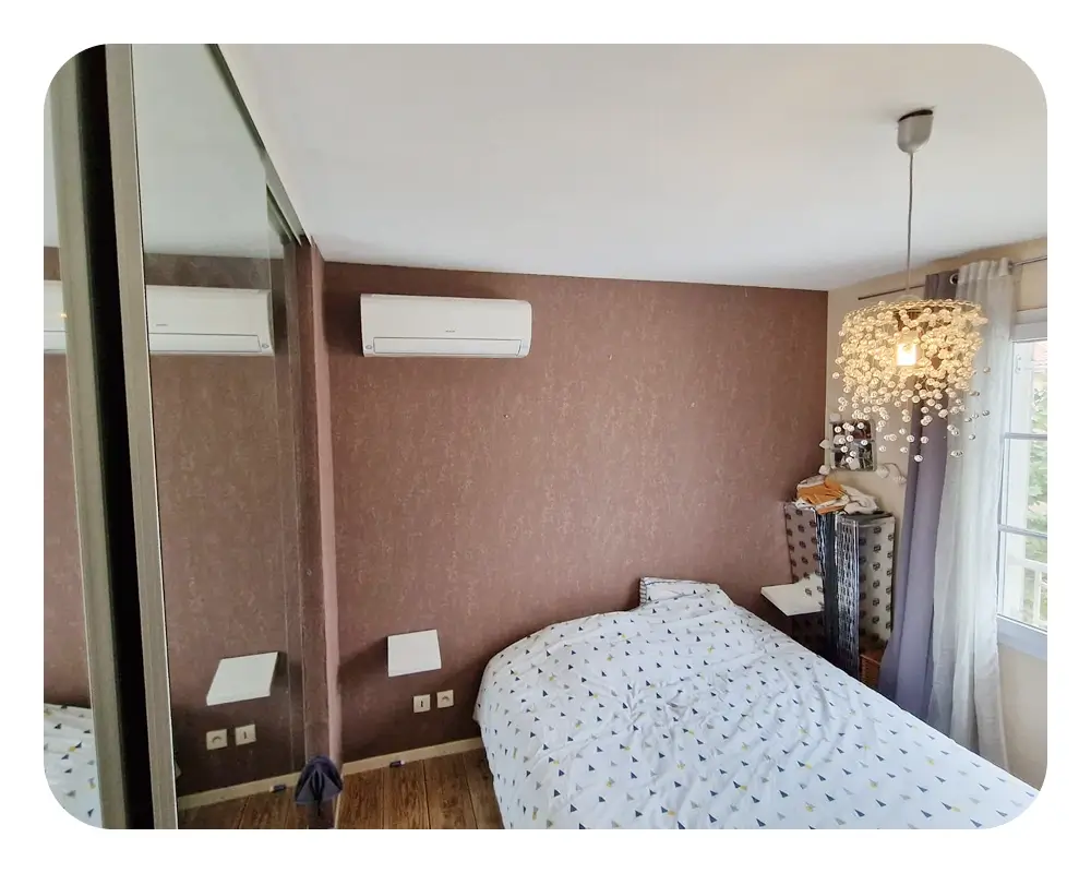 Unité intérieure de pompe à chaleur dans une chambre à Meyzieu