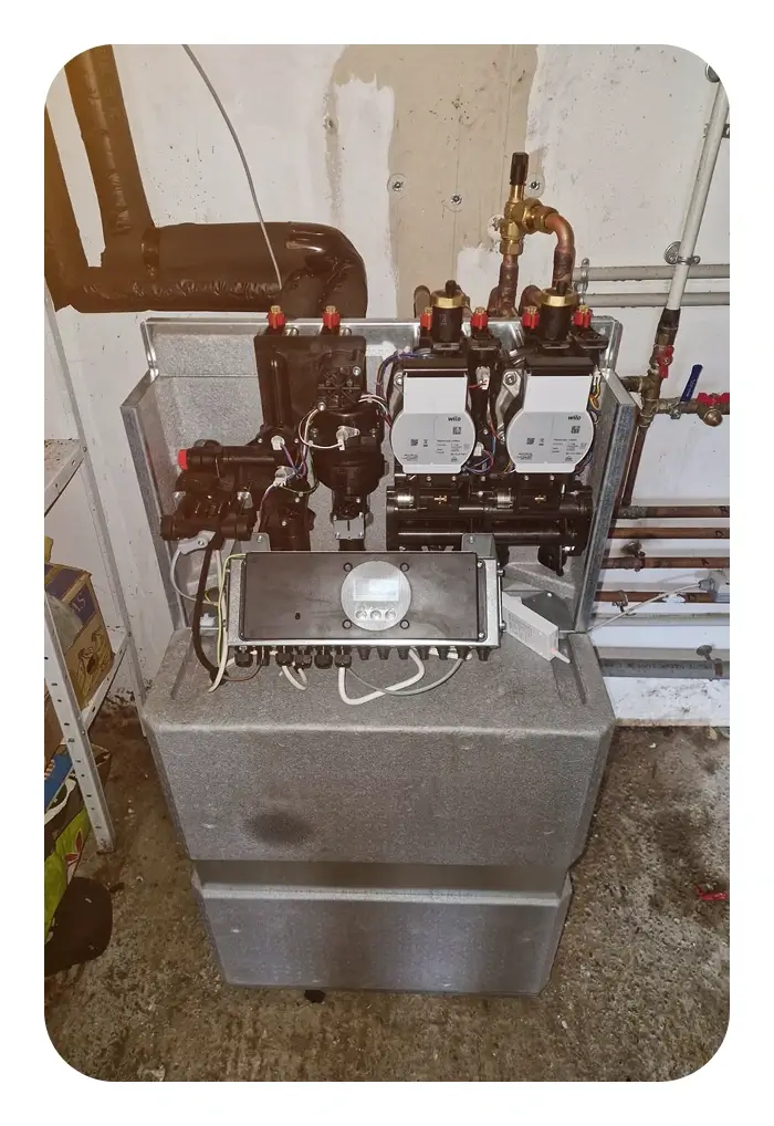 module hydraulique iCube installé à l’intérieur d’un logement pour une PAC à Décines-Charpieu