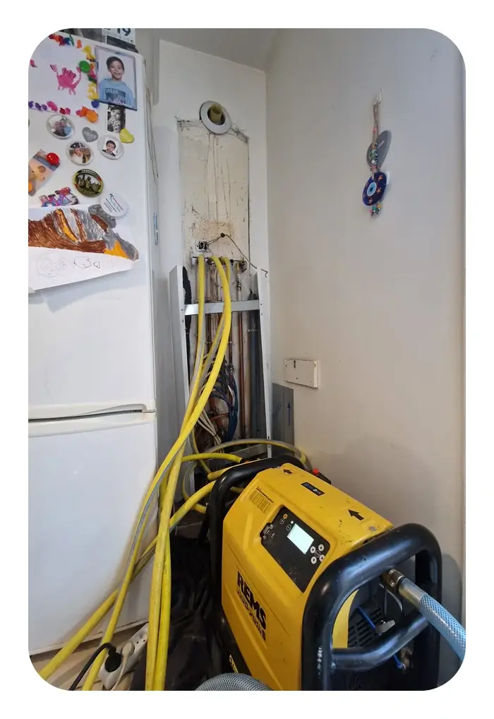 appareil de désembouage en fonctionnement avant remplacement de chaudière à Décines