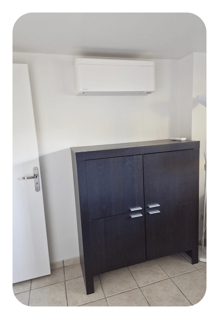 Unité intérieure multi split DAIKIN dans chambre maison individuelle à Genas - 03-2026