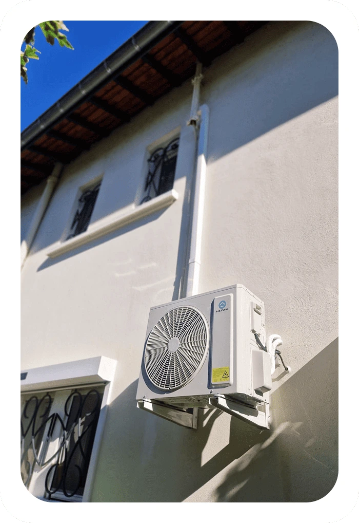 groupe extérieur d’une climatisation monosplit installée pour un bureau dans une maison à Saint Genis Laval en juin 2025