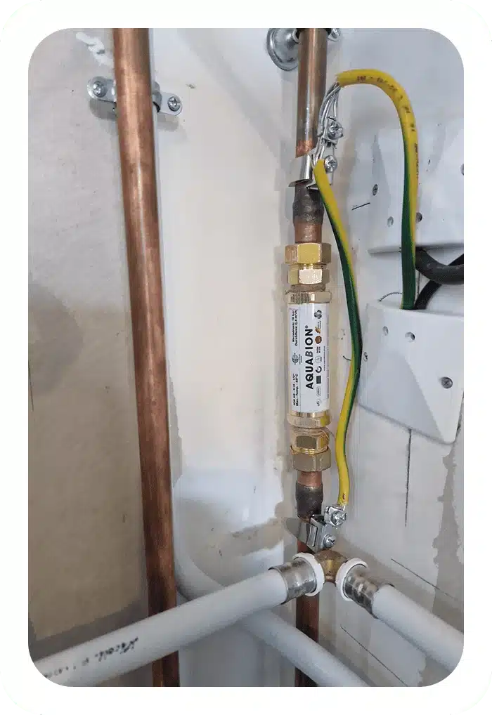 traitement anti-calcaire Aquabion S15 installé sur une arrivée d'eau dans une maison à Tramoyes en juillet 2026