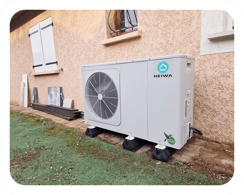 unité extérieure d'une pompe à chaleur air-eau Heiwa installée à Meyzieu en juillet 2026
